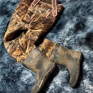 Bass Pro Shops Waders Camo and Pink Kids Waders